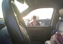 الحالة سكس عربي رومنسي 2 الفتيات على يديه ،